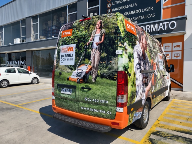 Furgón STIHL con rotulación vehicular integral