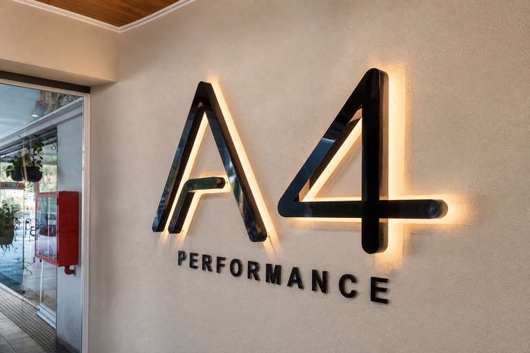 Identificación corporativa A4 Performance con retroiluminación