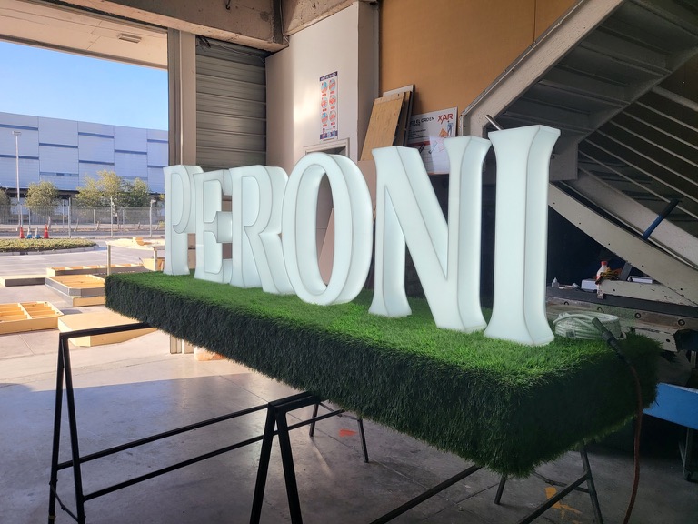 Letras luminosas personalizadas PERONI